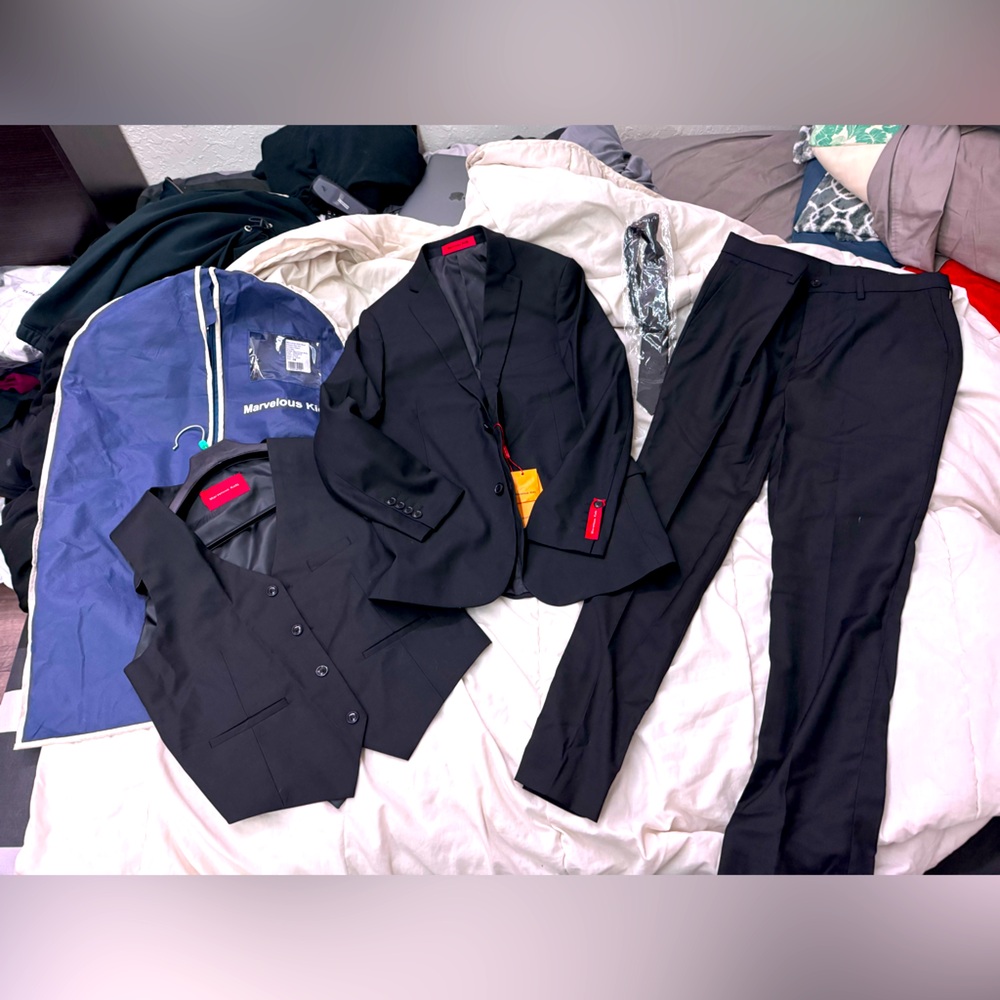 Marvelous kids formal full suit NWT! Size 16